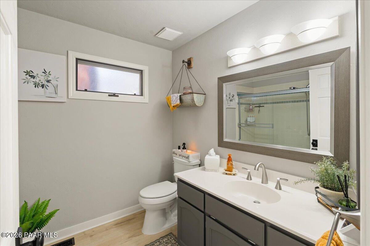 1136 East Timber Ridge Road Prescott, AZ 86303 - Photo 11 of 25 Guest Bathroom