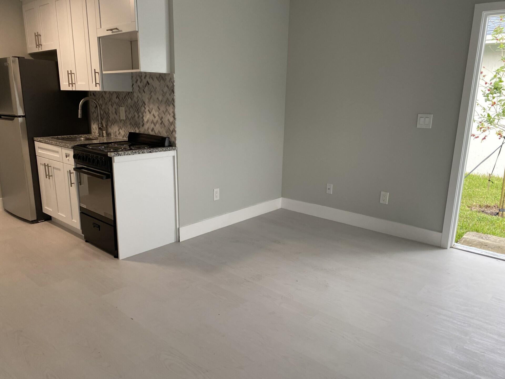 3901 Gulfstream Road, Unit 2B Lake Worth Beach, FL 33461 - Photo 9 of 14 thumbnail_IMG_1108