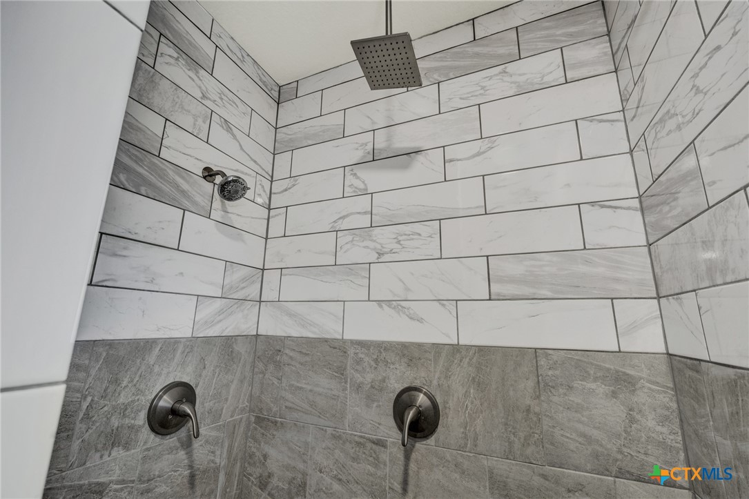 305 Lake Crest Spring Branch, TX 78070 - Photo 14 of 38 a bathroom with a shower