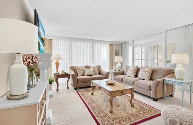 $565,000 | 3460 South Ocean Boulevard, Unit 314, Palm Beach, FL 33480