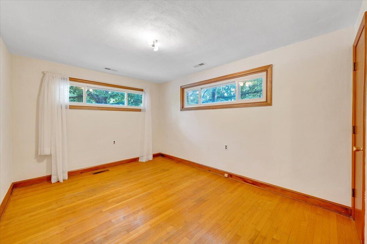 2215 Wildwood Road Salem, VA 24153 - Photo 18 of 35 16-MIB09873