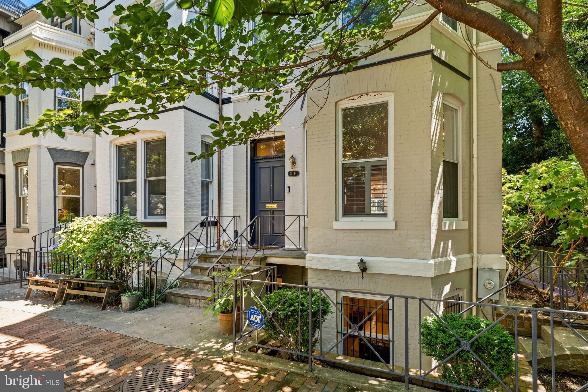 3044 Cambridge Place Northwest Washington, DC 20007 - Photo 2 of 22