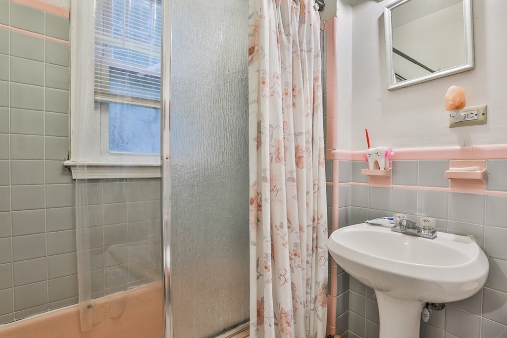31 Aberdeen Road Milton, MA 02186 - Photo 4 of 13 Gallery Image 4