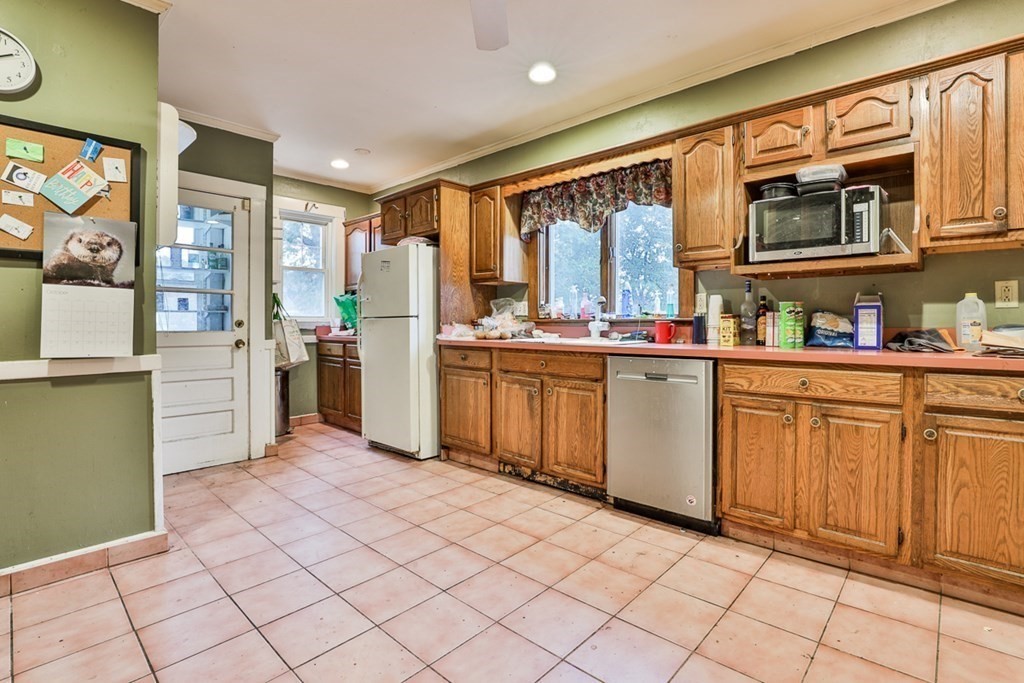 31 Aberdeen Road Milton, MA 02186 - Photo 5 of 13 Gallery Image 5