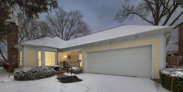 $660,000 | 6 The Court Of Lagoon View, Northbrook, IL 60062