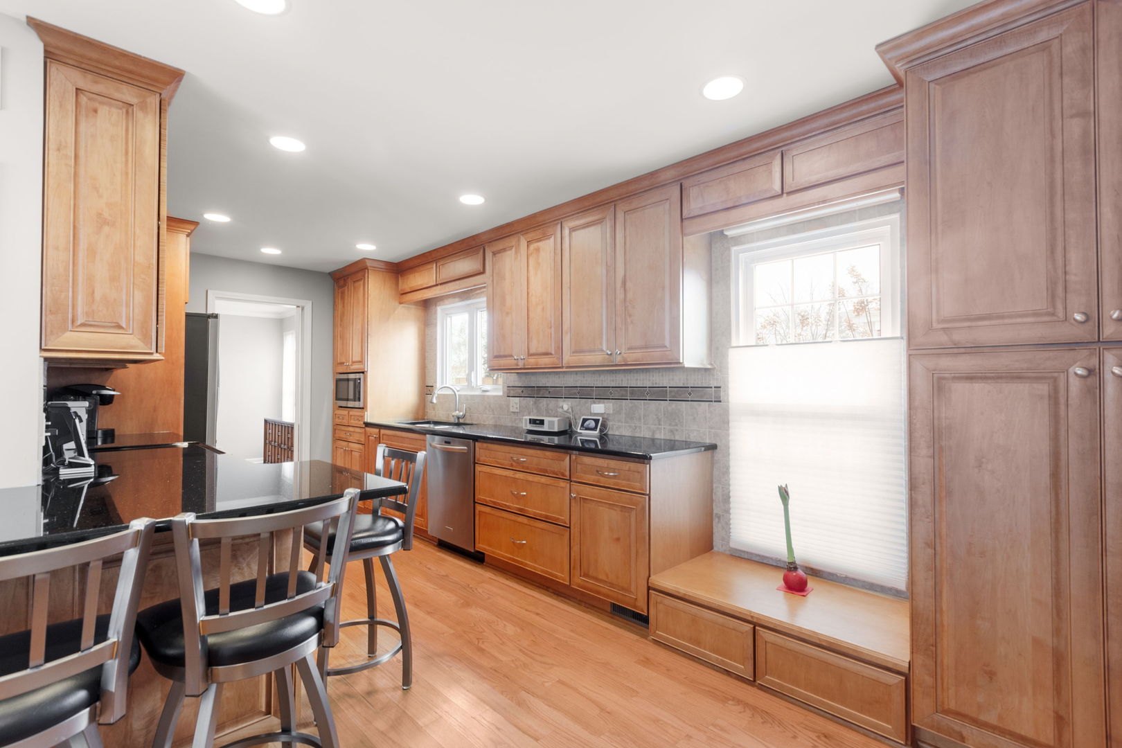 6 The Court Of Lagoon View Northbrook, IL 60062 - Photo 11 of 26