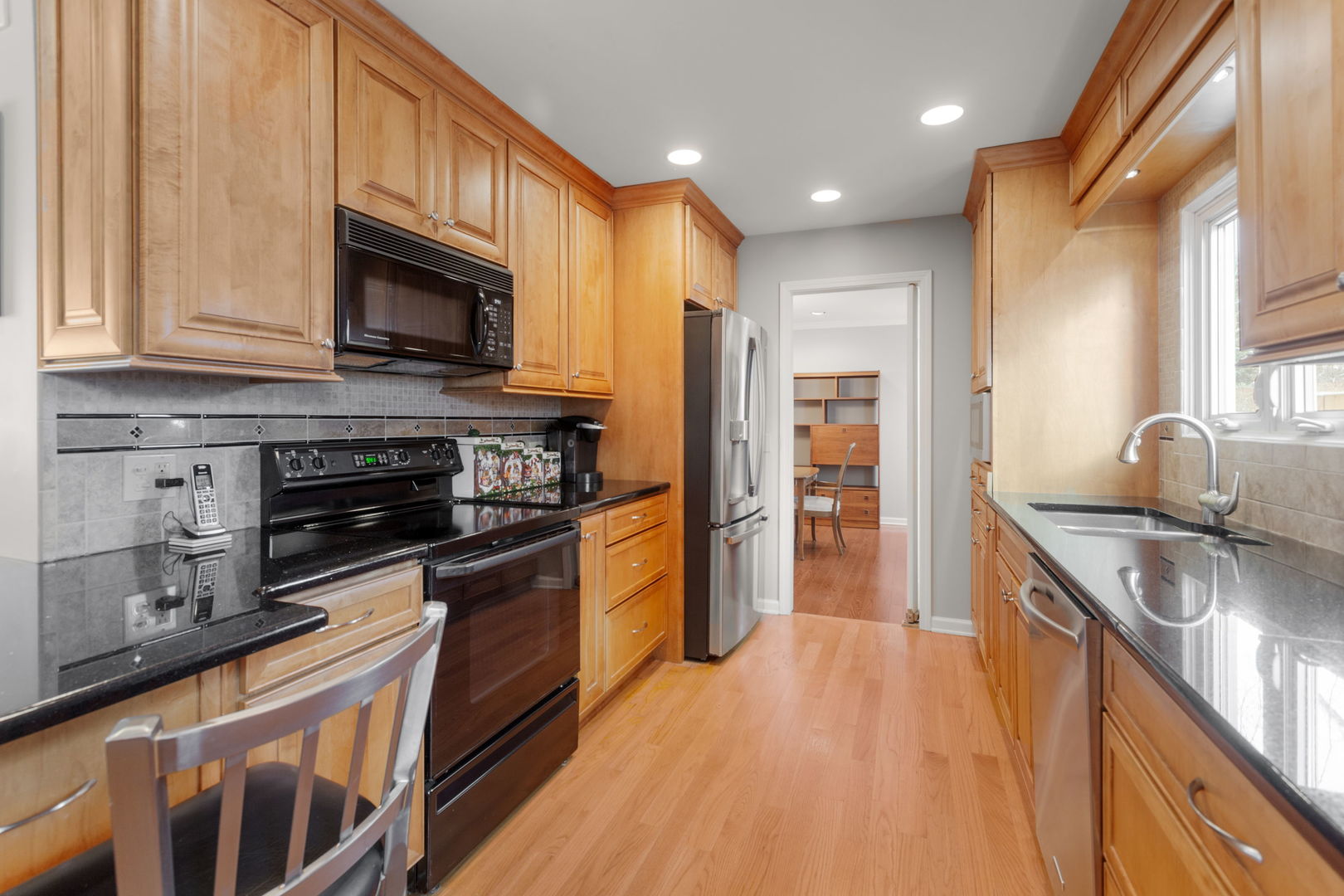 6 The Court Of Lagoon View Northbrook, IL 60062 - Photo 12 of 26