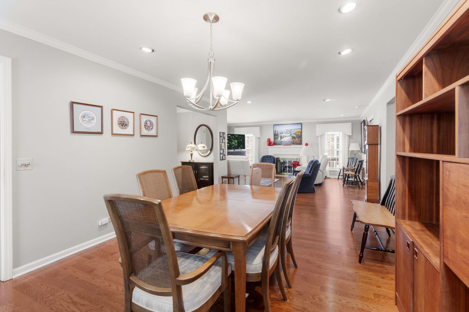 6 The Court Of Lagoon View Northbrook, IL 60062 - Photo 8 of 26