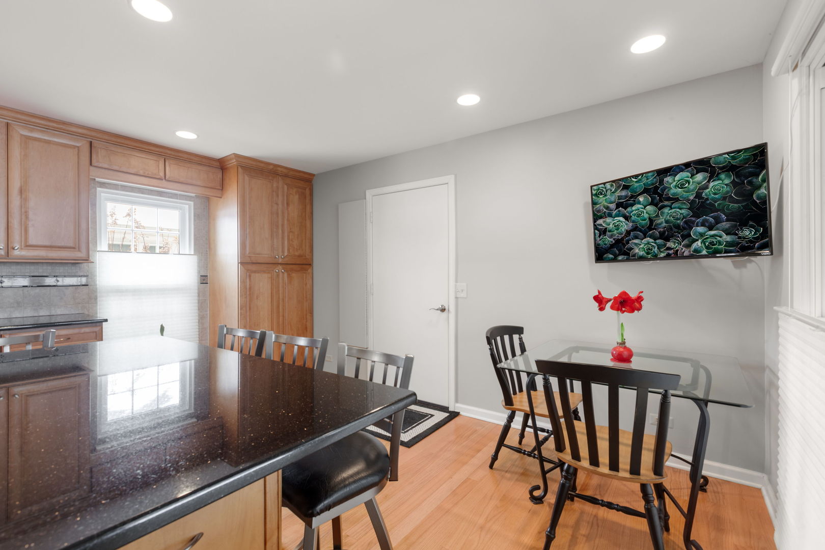 6 The Court Of Lagoon View Northbrook, IL 60062 - Photo 9 of 26