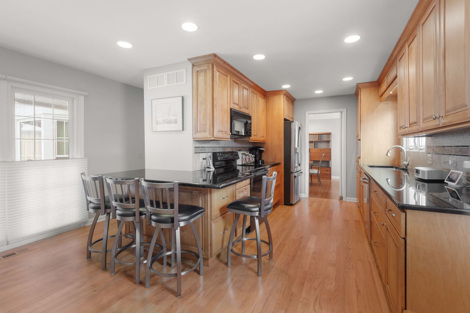 6 The Court Of Lagoon View Northbrook, IL 60062 - Photo 10 of 26