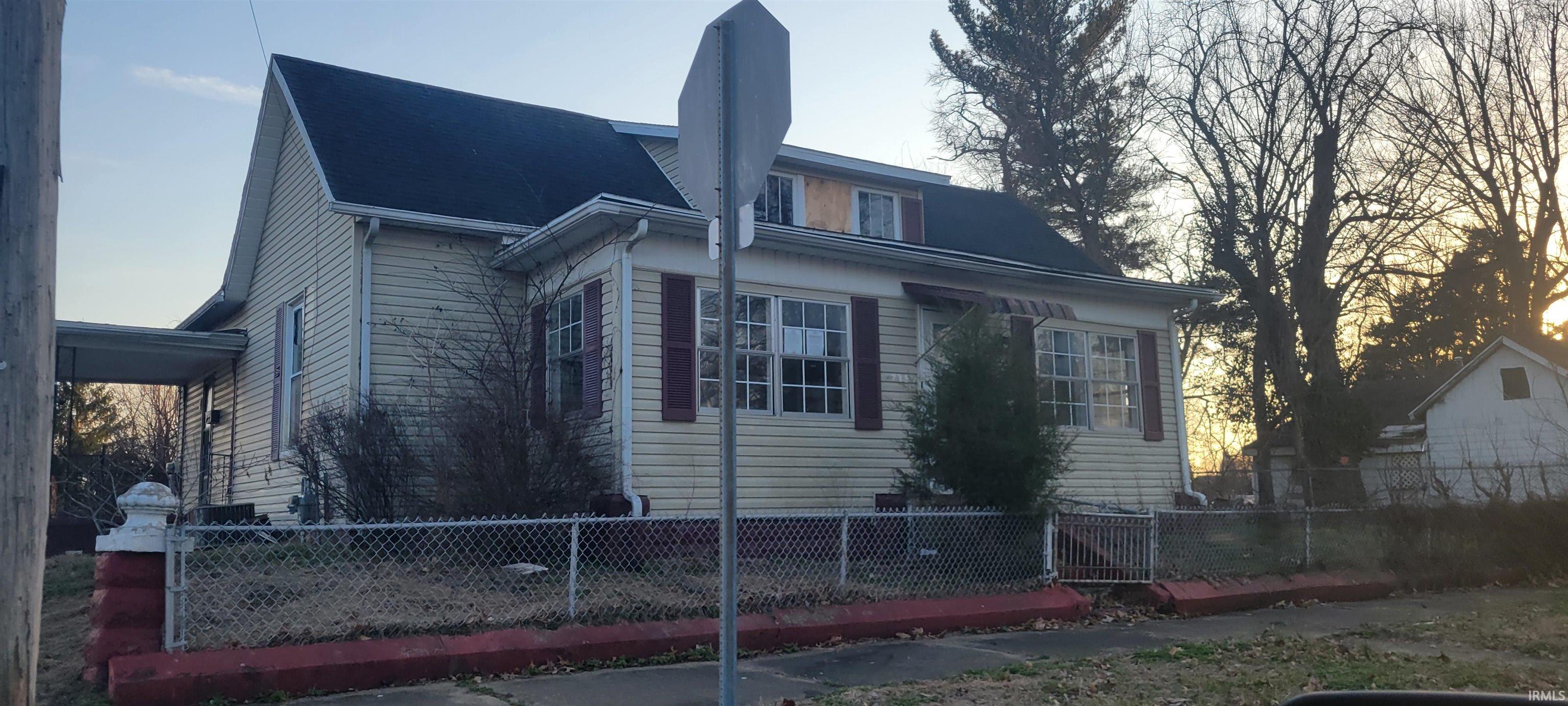 715 East Spruce Street Princeton, IN 47670 - Photo 2 of 20