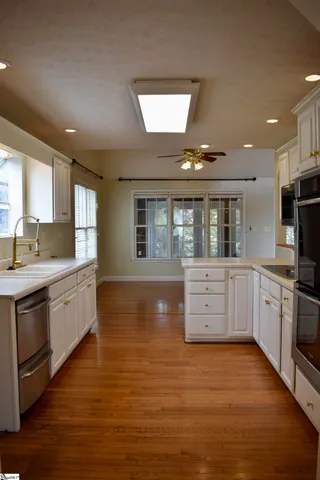 $389,900 | 381 Royal Burgess Drive, Campobello, SC 29322