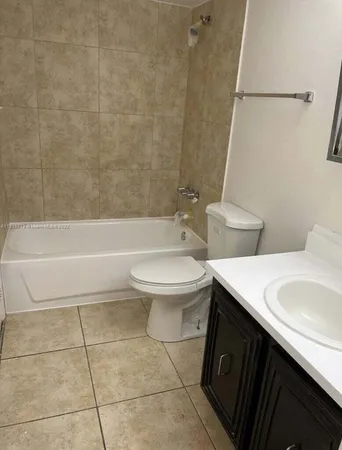 $160,000 | 484 Northwest 165th Street, Unit A211, Miami, FL 33169