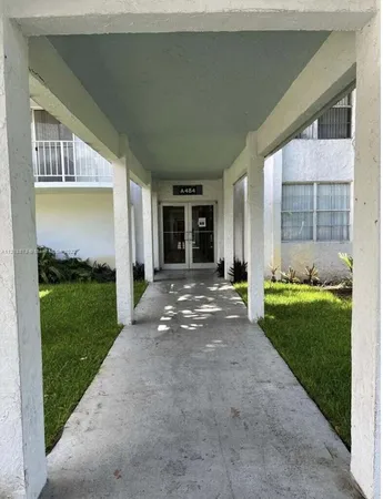 $160,000 | 484 Northwest 165th Street, Unit A211, Miami, FL 33169