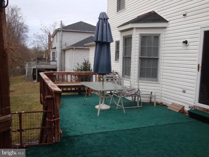 10475 Labrador Loop Manassas, VA 20112 - Photo 2 of 13 Back deck