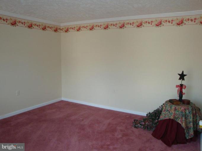 10475 Labrador Loop Manassas, VA 20112 - Photo 13 of 13 Living Room