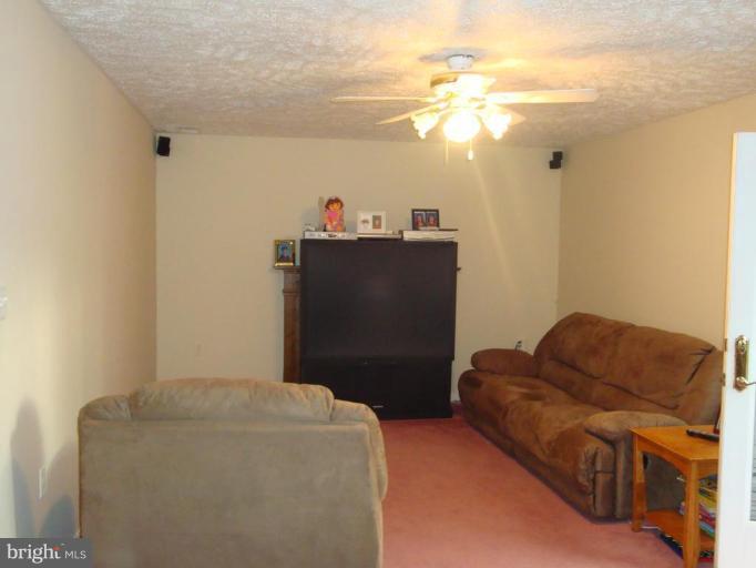10475 Labrador Loop Manassas, VA 20112 - Photo 3 of 13 Family Room
