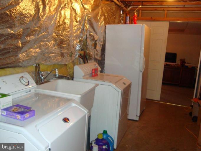 10475 Labrador Loop Manassas, VA 20112 - Photo 4 of 13 Laundry Area 1