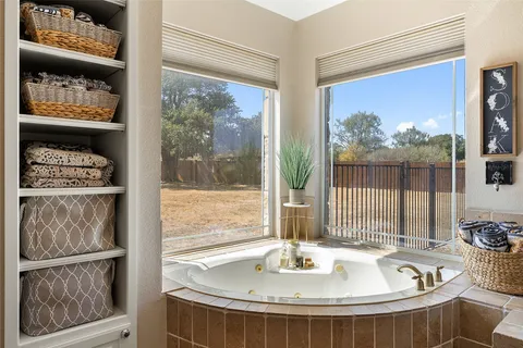 $1,395,900 | 108 High Plains Trail, Spicewood, TX 78669