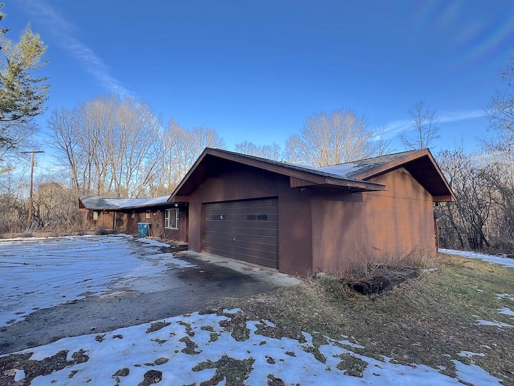 2500 West Quarter Line Road Sanford, MI 48657 - Photo 9 of 241 IMG_8351