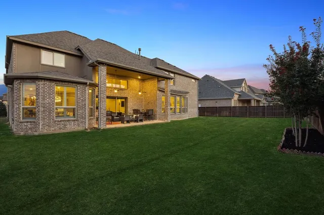 a view of a house with a backyard