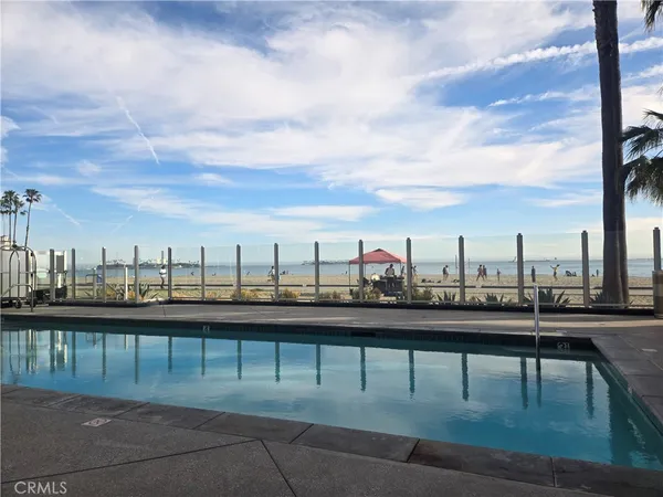$8,990 | 25 South 15th Place, Long Beach, CA 90802