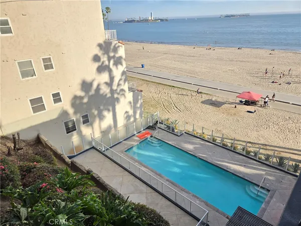 $8,990 | 25 South 15th Place, Long Beach, CA 90802