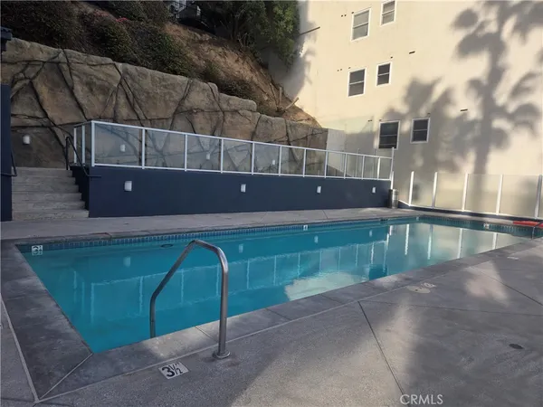 $8,990 | 25 South 15th Place, Long Beach, CA 90802