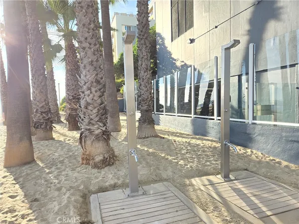 $8,990 | 25 South 15th Place, Long Beach, CA 90802