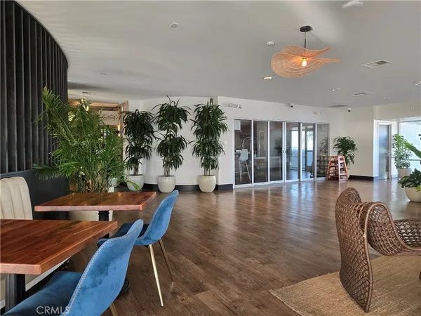 $8,990 | 25 South 15th Place, Long Beach, CA 90802