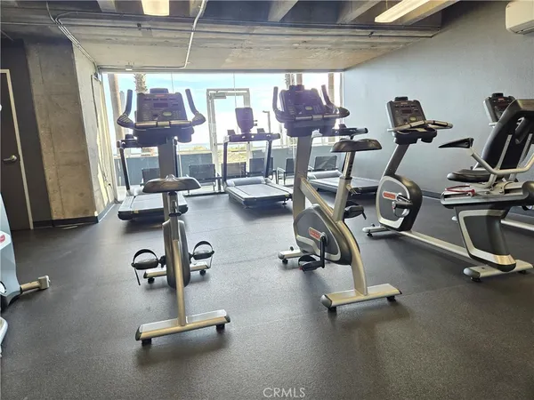 $8,990 | 25 South 15th Place, Long Beach, CA 90802