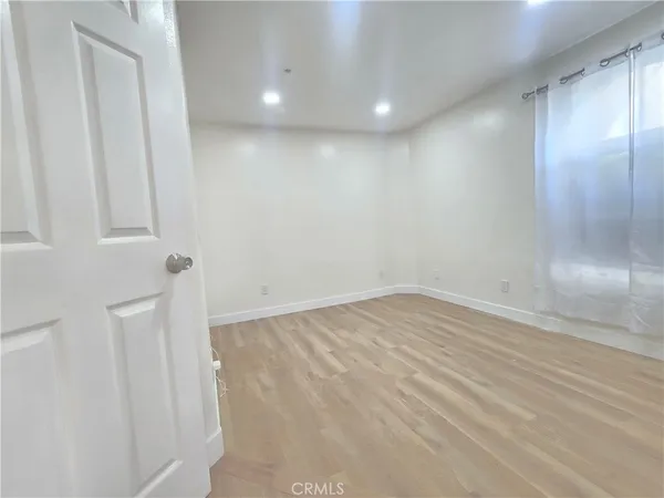 $8,990 | 25 South 15th Place, Long Beach, CA 90802