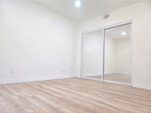 $8,990 | 25 South 15th Place, Long Beach, CA 90802