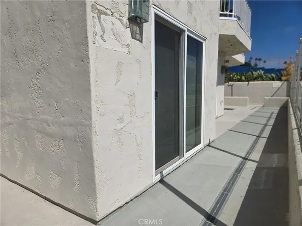 $8,990 | 25 South 15th Place, Long Beach, CA 90802