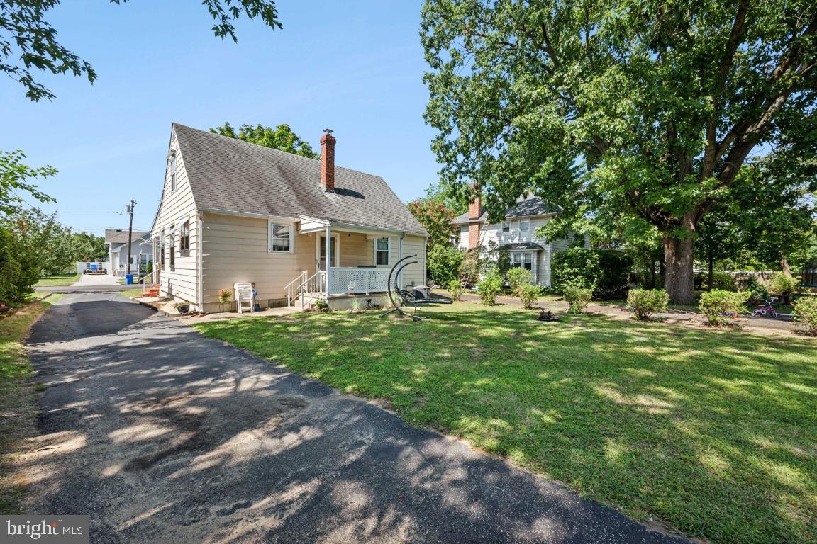 321 Lippincott Avenue Riverside, NJ 08075 - Photo 4 of 25 Rear Yard w/Driveway