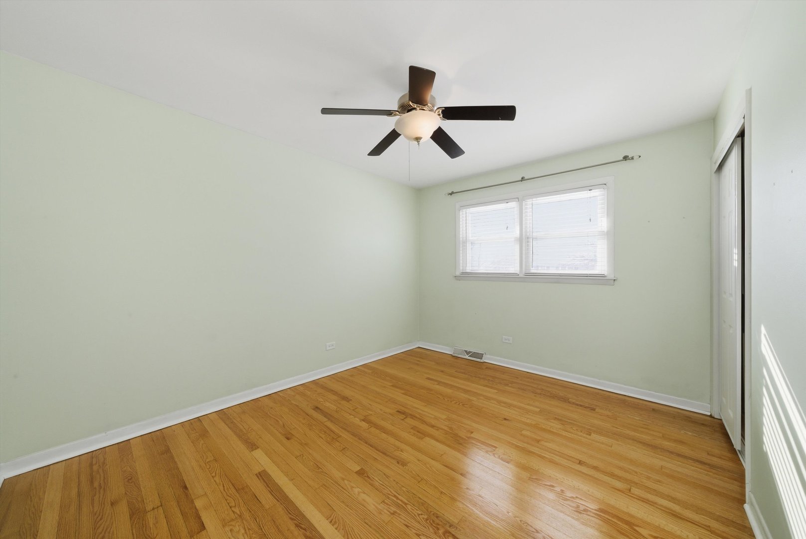 7635 South Oconto Avenue Bridgeview, IL 60455 - Photo 15 of 36