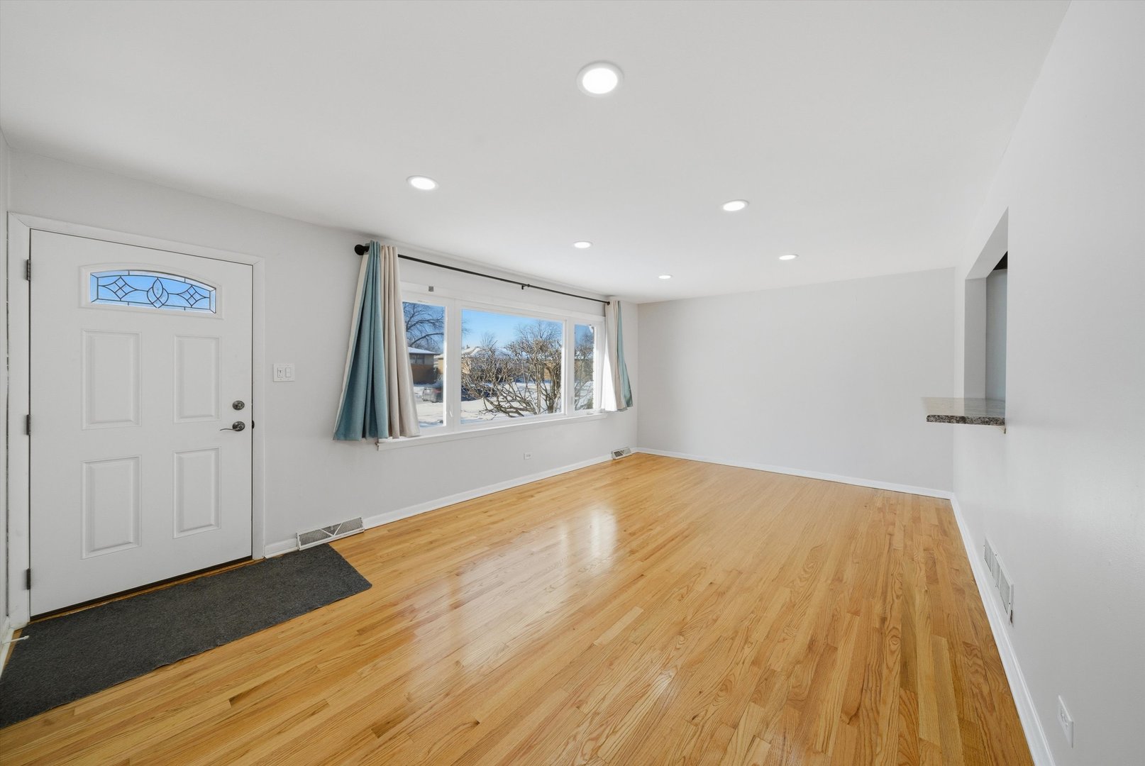 7635 South Oconto Avenue Bridgeview, IL 60455 - Photo 4 of 36