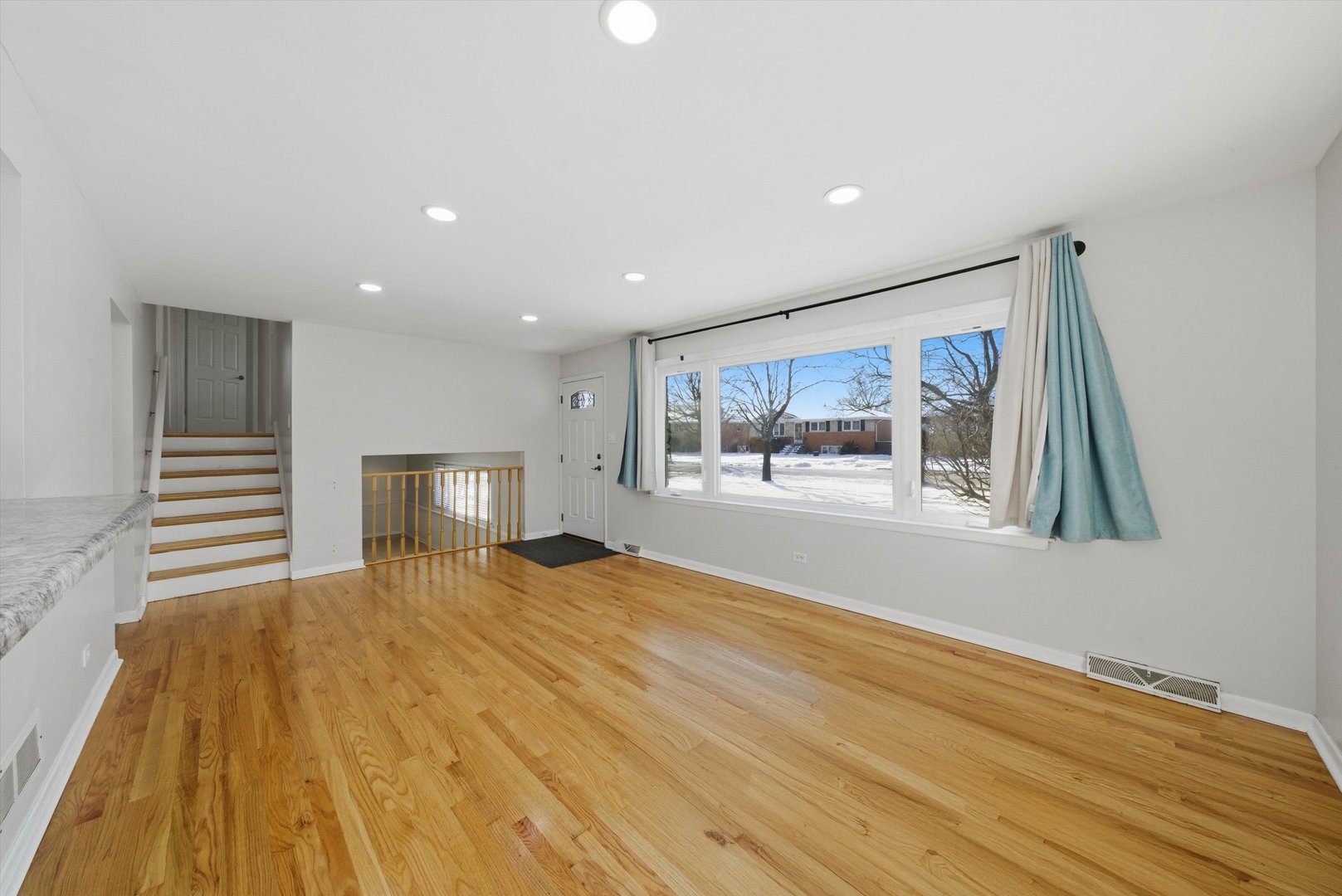 7635 South Oconto Avenue Bridgeview, IL 60455 - Photo 5 of 36