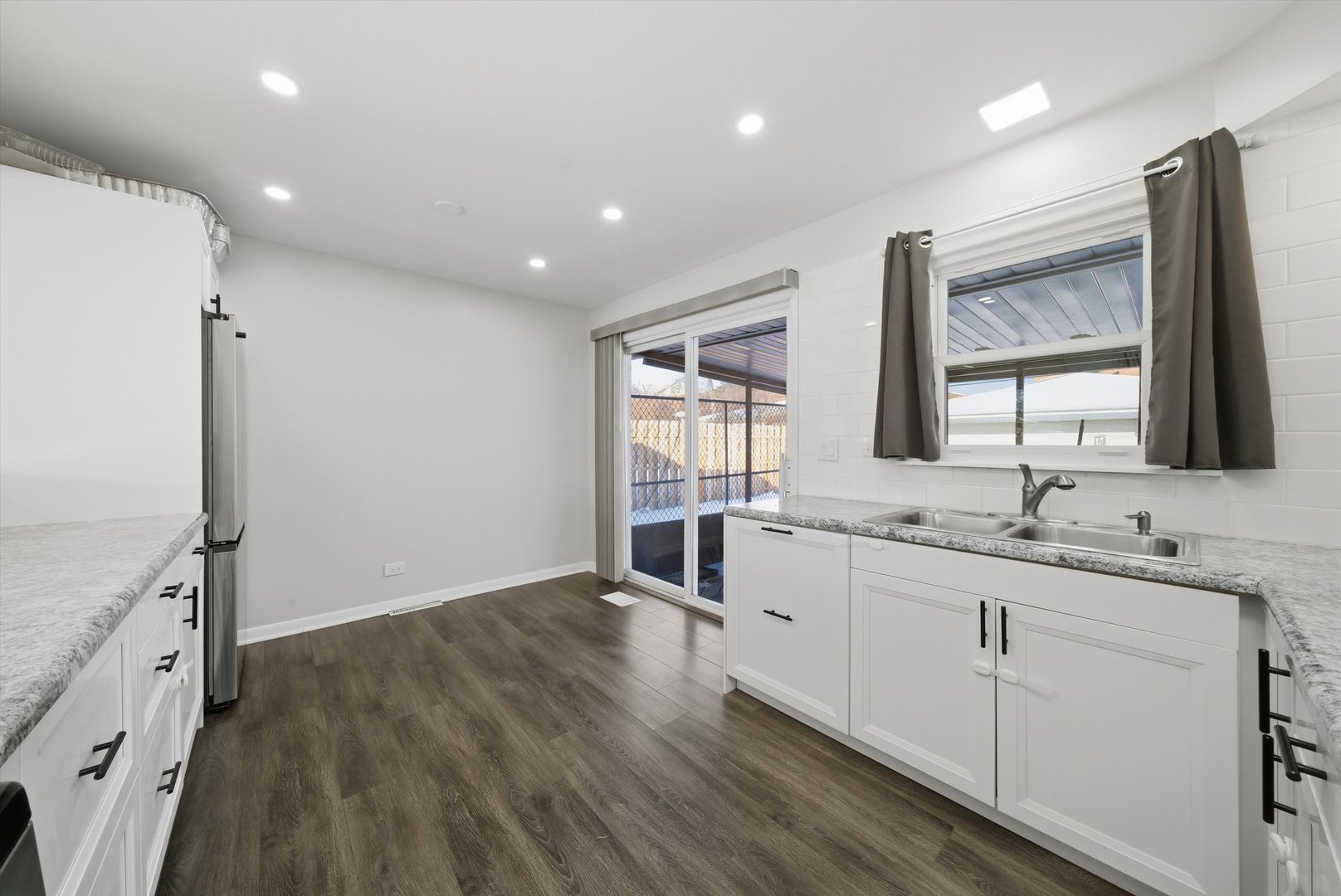 7635 South Oconto Avenue Bridgeview, IL 60455 - Photo 8 of 36