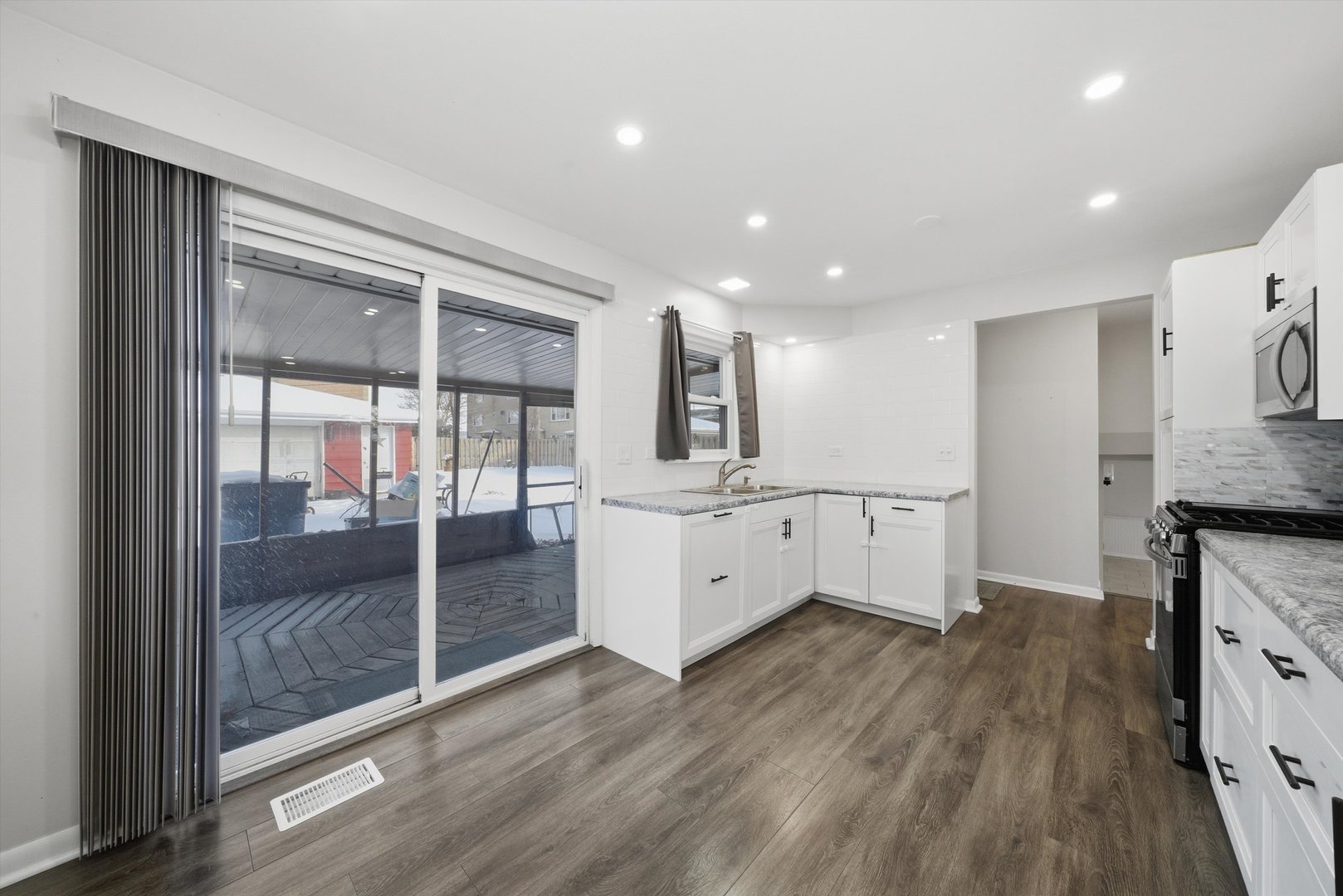 7635 South Oconto Avenue Bridgeview, IL 60455 - Photo 9 of 36