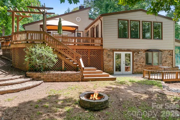 $798,200 | 7224 Right Angle Street, Sherrills Ford, NC 28673