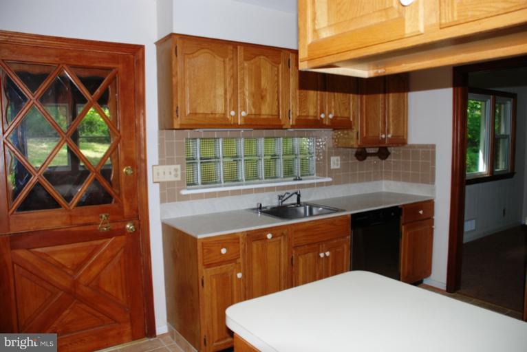 713 Apple Grove Road Silver Spring, MD 20904 - Photo 15 of 29 Kitchen