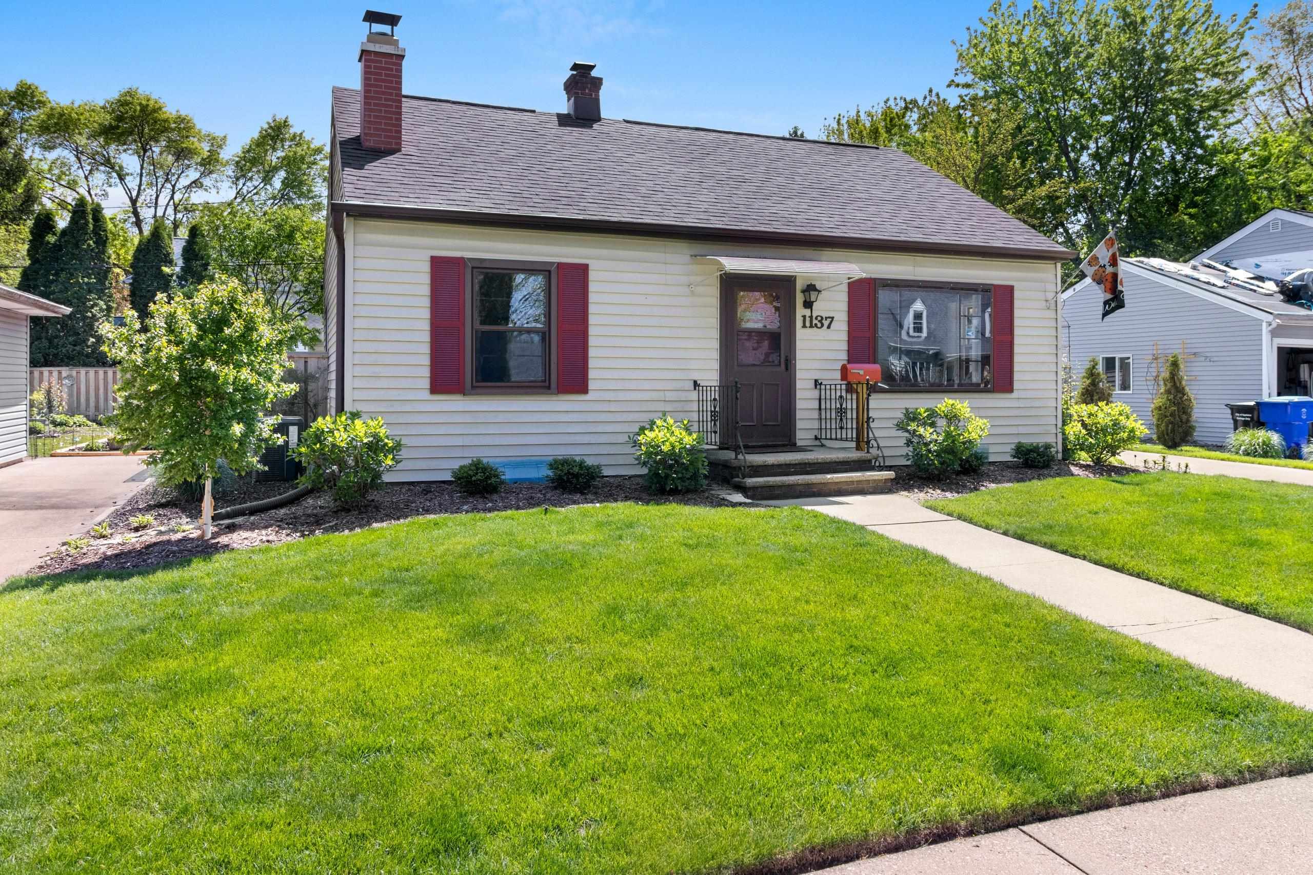 1137 East Jardin Street Appleton, WI 54911 - Photo 3 of 56