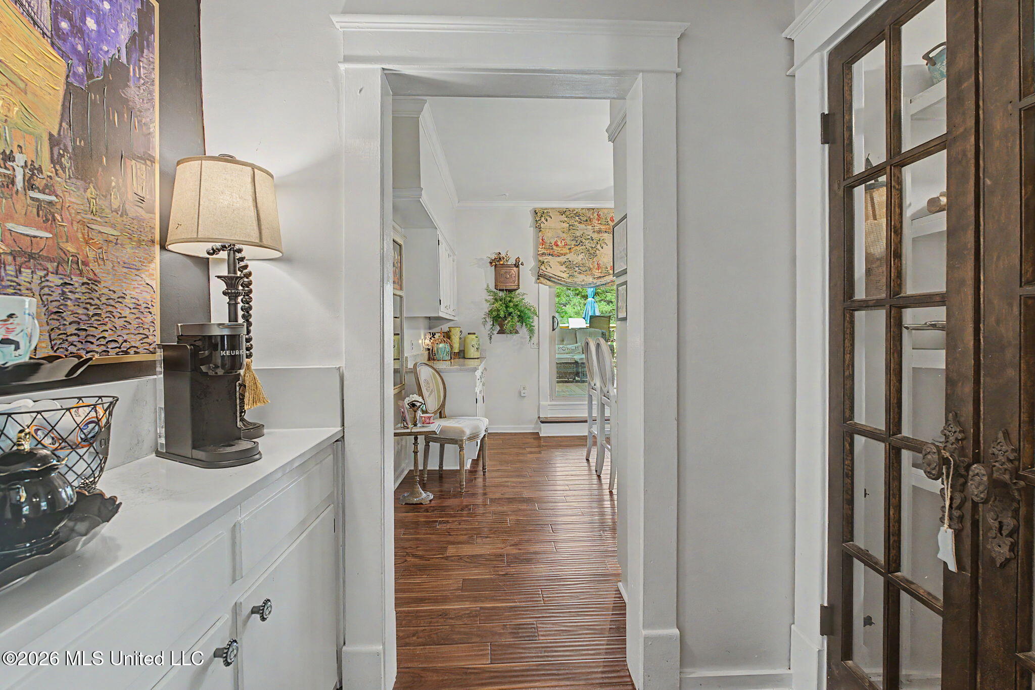 2155 Mt Pleasant Road Hernando, MS 38632 - Photo 16 of 40 Butlers pantry!