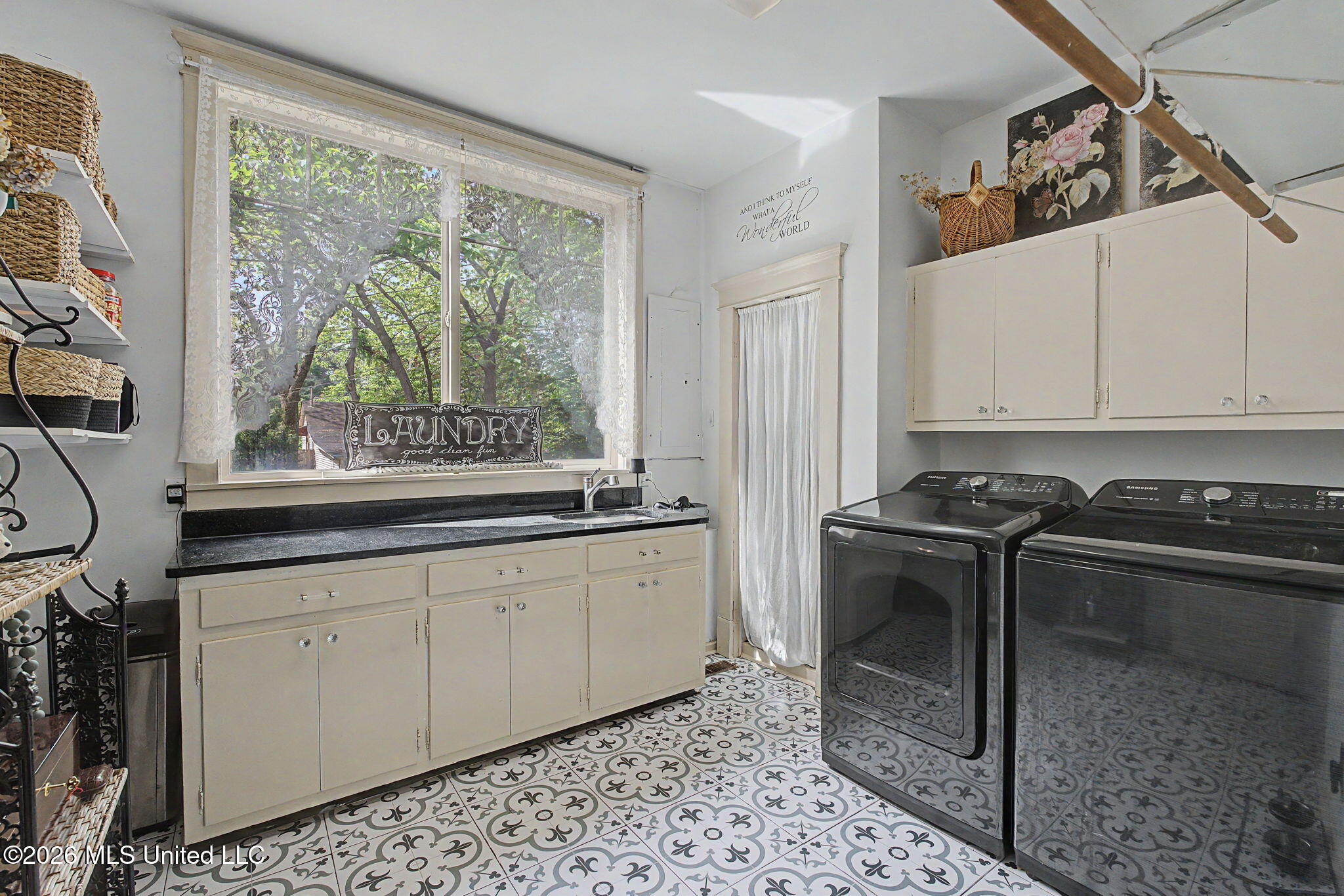 2155 Mt Pleasant Road Hernando, MS 38632 - Photo 18 of 40 Laundry/Utility room!