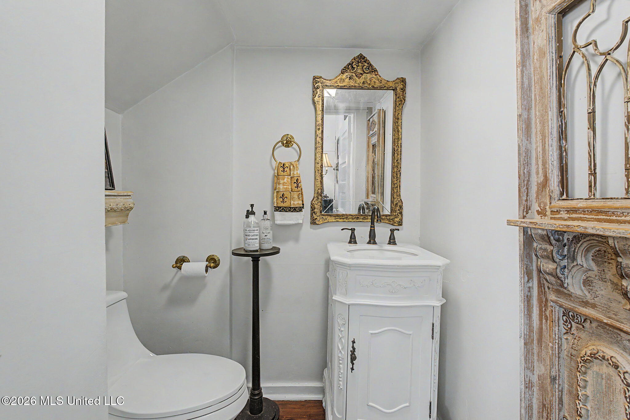 2155 Mt Pleasant Road Hernando, MS 38632 - Photo 19 of 40 Half bath!