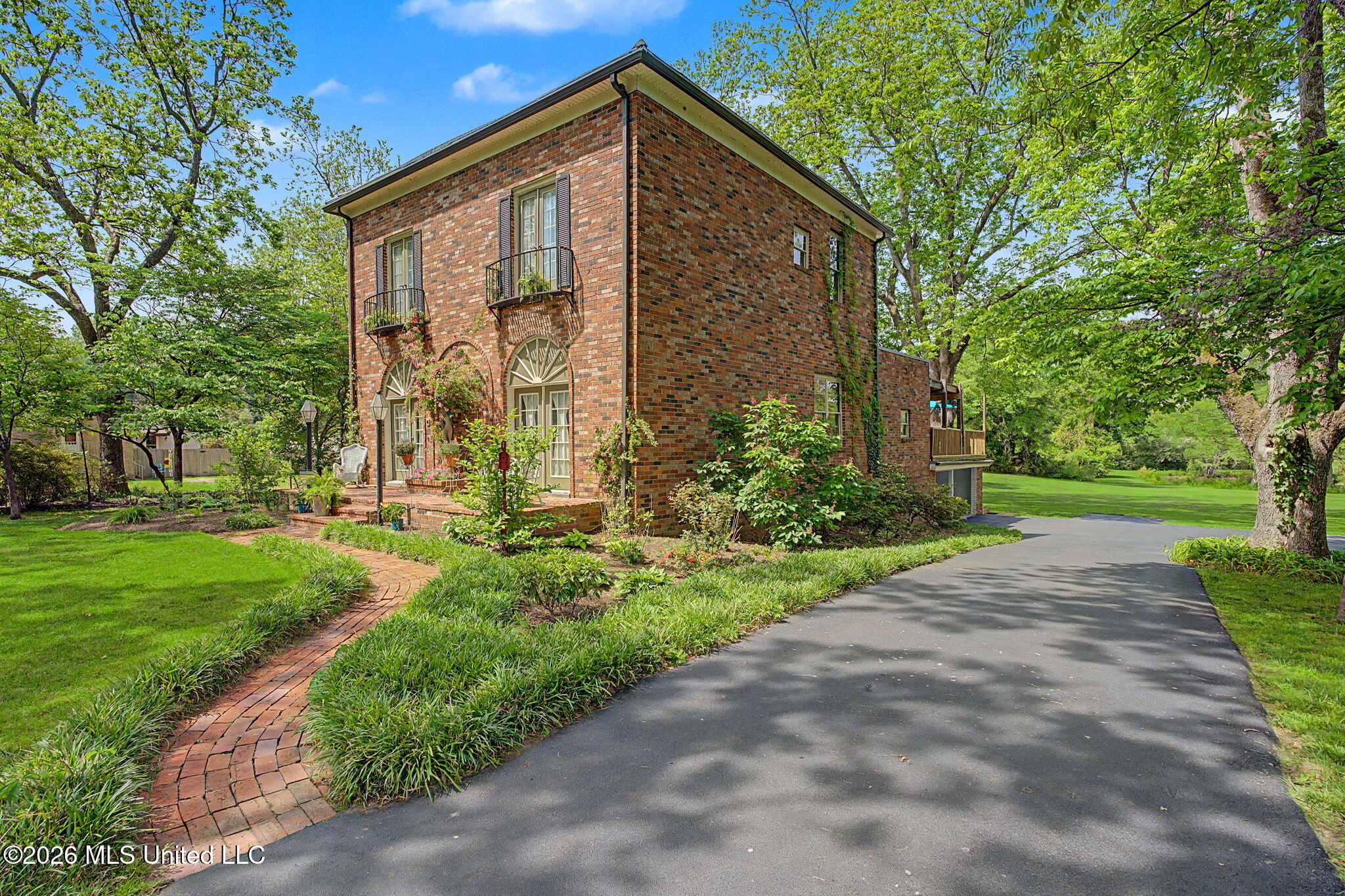 2155 Mt Pleasant Road Hernando, MS 38632 - Photo 3 of 40 Driveway!