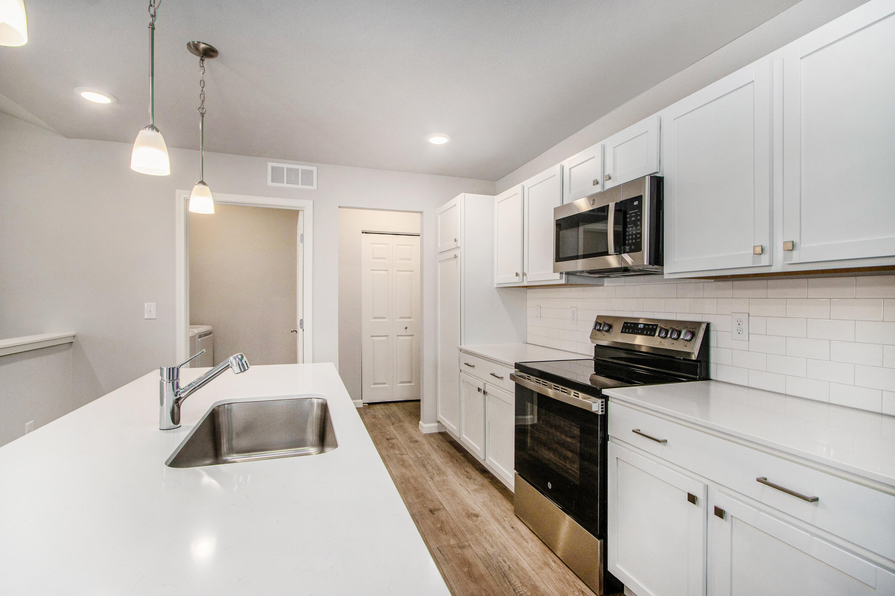 558 McKinley Three Rivers, MI 49093 - Photo 5 of 26 MTR035-V1245DF-Kitchen3