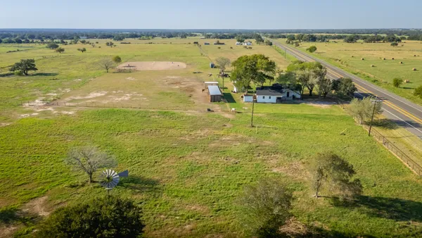 $499,000 | 3971 Highway 77, Hallettsville, TX 77964