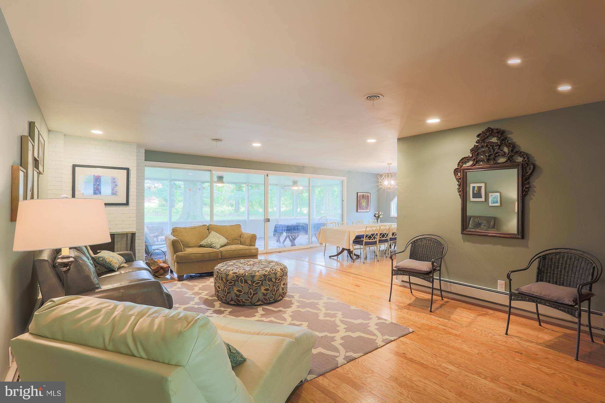 8002 Long Meadow Road Baltimore, MD 21208 - Photo 5 of 26 Living Room